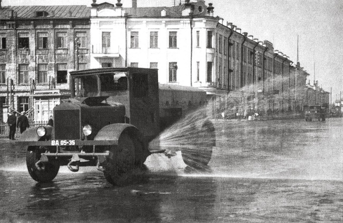 На снимке 1939 года площадь Свободы (современная улица Мира).