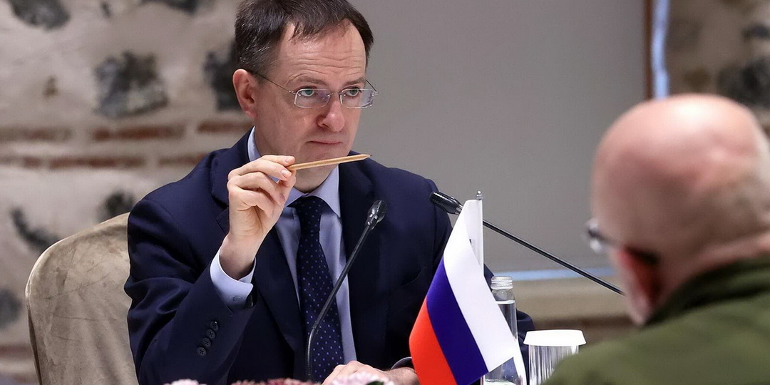 «Глупее его мизинца»: почему Запад панически боится одного российского дипломата