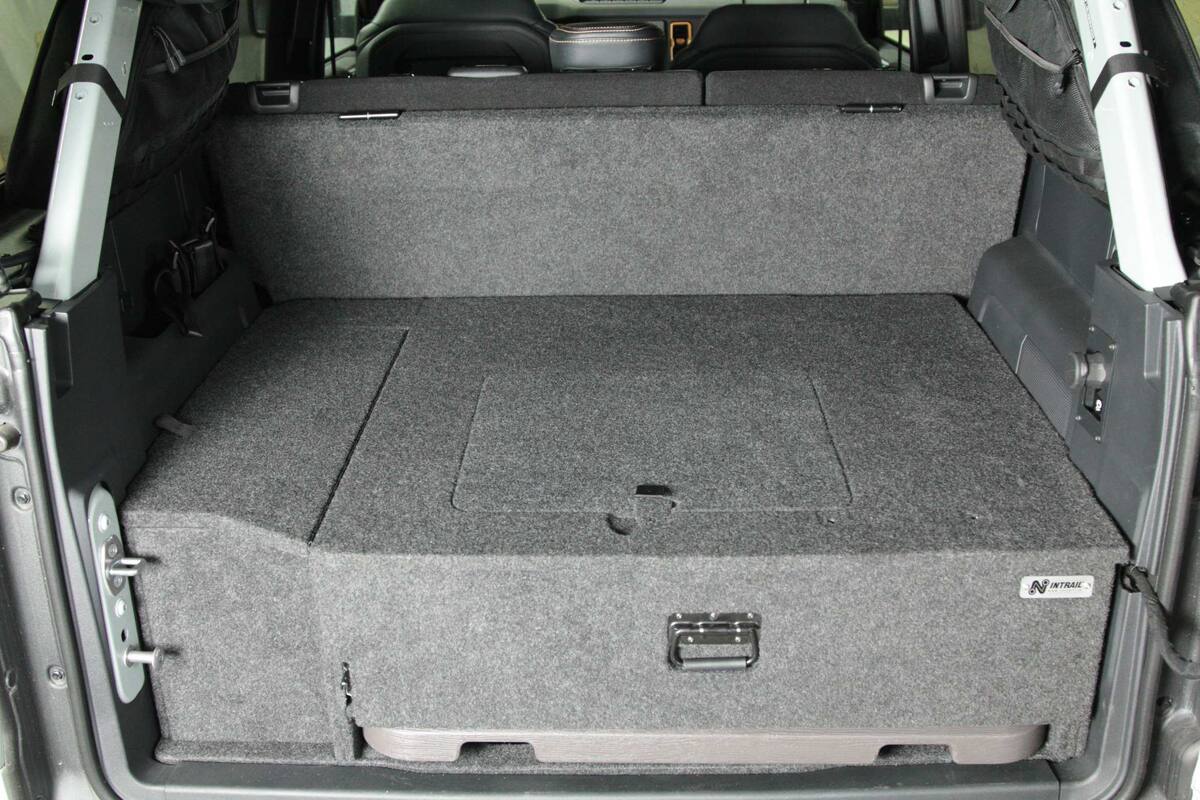 Пример индивидуального органайзера в багажнике Ford Bronko