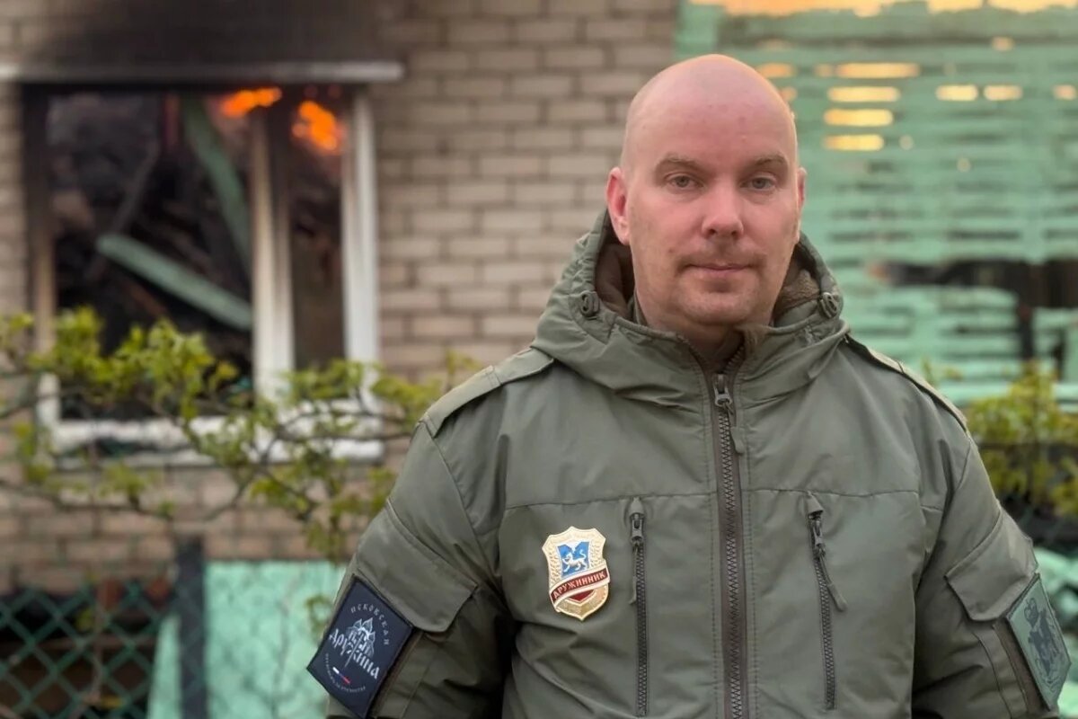    Дружинник спас пенсионерку на пожаре в жилом доме в Плюссе