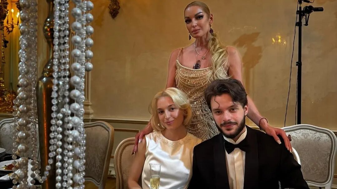 Анастасия Волочкова с дочерью Ариадной и Никитой / Фото: соц.сети