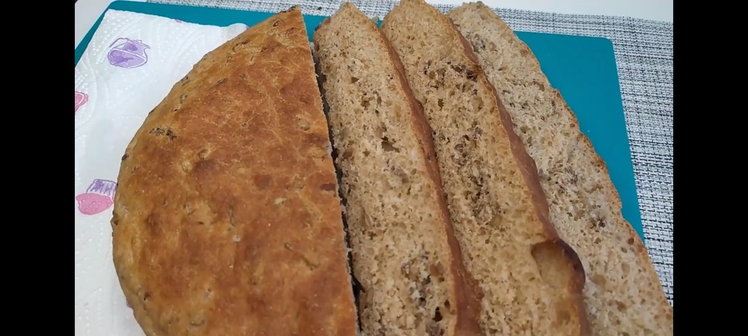 Получится даже у школьника: домашний хлеб с семенами льна и подсолнечника