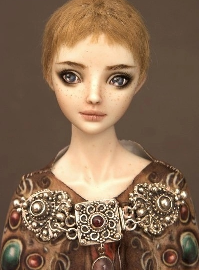 Гелиситэ. Девочка, танцующая на шаре