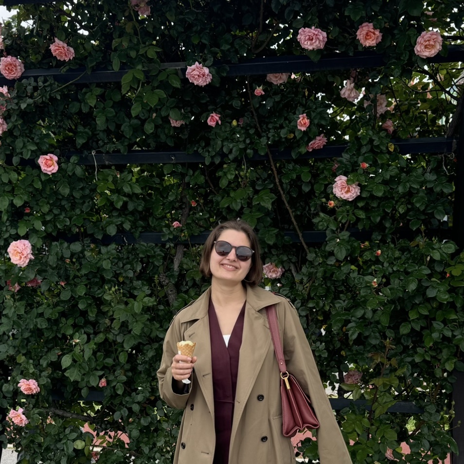 на набережной Дуная с мороженым из Moritz