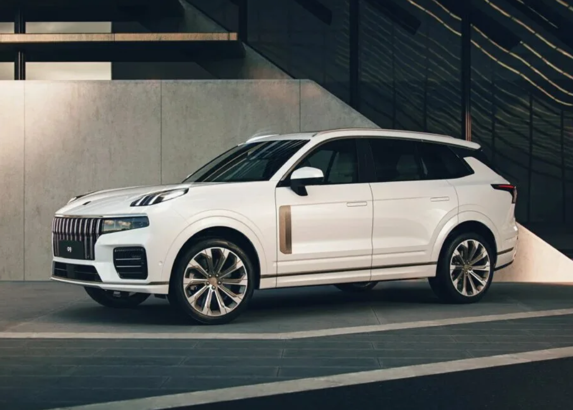 Китайский гибридный электромобиль  Lynk & Co 09