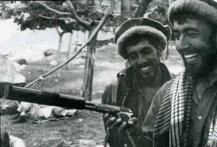 Как потерянный пистолет спас советского танкиста в Афгане от казни "красный тюльпан" или от плена