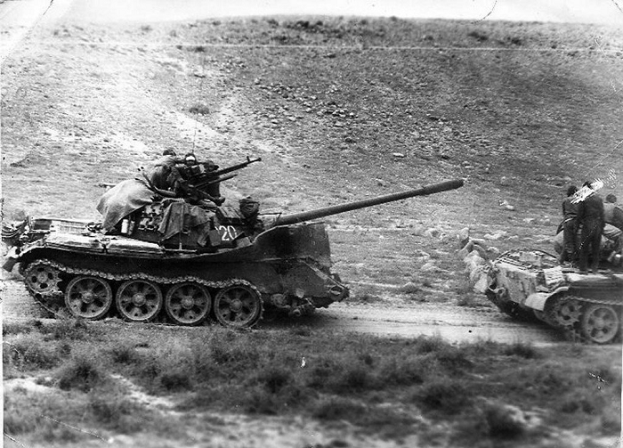 Поврежденный танк Т-55 в Афганистане