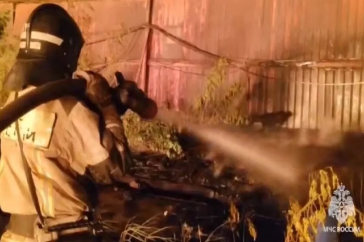    Более десяти машин уничтожил пожар на Свердловском тракте в Челябинске