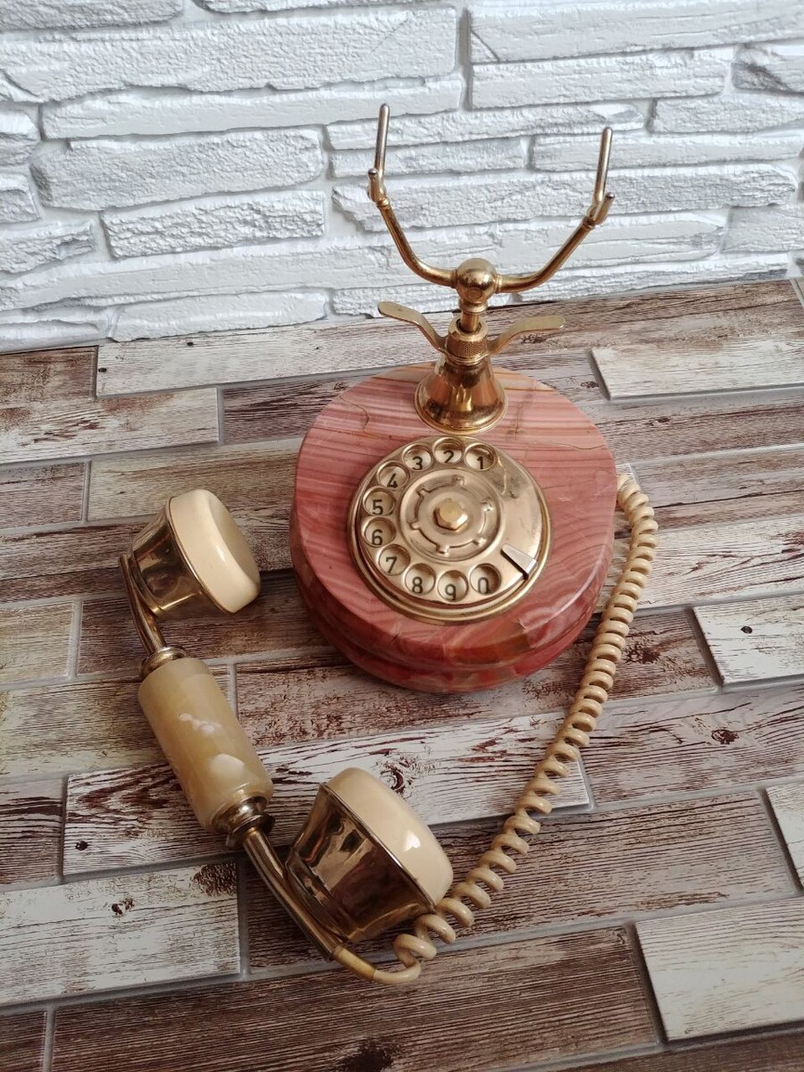 Телефон из оникс с рынка в Германии 