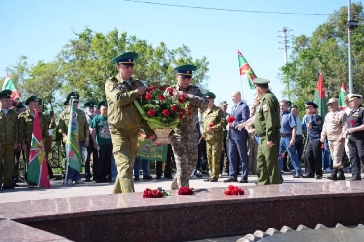    В День пограничника ульяновцы возложили цветы к Вечному огню