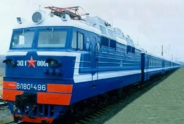 Электропоезд переменно-постоянного тока ЭД1 из  секций ВЛ80 
