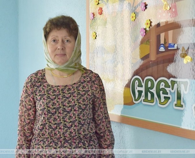 — Сотрудничество со школами и приходом храма Воскресения Христова идет уже более 10 лет для ребятишек 1 – 4 классов. Уроки веду в СШ №1, СШ №3, ЦКРОиР, а также в СШ №8, «Основы православной культуры» преподает моя коллега Татьяна Гомолко, – делится Наталья Чубарева. – Сотрудничаем и с РЦСОН: веду уроки для посещающих. В школах темы для уроков разные, но все важные: отношение к семье, труду, Отечеству, любовь к людям и окружающему миру. Изучаем святыни и житие святых нашей страны, государственные и церковные праздники и другое. Для ребятишек проводим встречи и в воскресной школе при нашем храме Воскресения Христова, организовываем для них Рождественский утренник, праздники, выпускной. Ребята участвуют в спектаклях и с радостью посещают с нами проживающих в социальном пансионате «Оберег». Проводим для детей встречи в храме, где они могут пообщаться и лично задать вопросы настоятелю храма протоиерею Сергию Коростелеву.