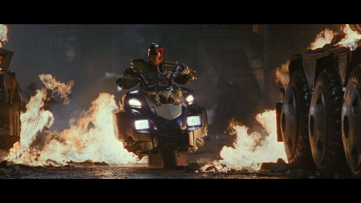 Кадр из фильма Судья Дредд (1995)