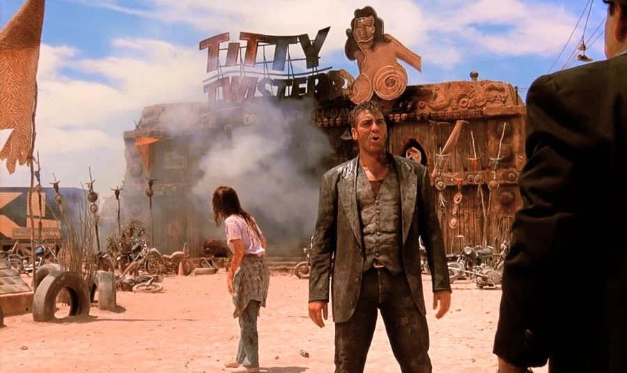 Одна из финальных сцен фильма «От заката до рассвета» режиссёра Роберта Родригеса