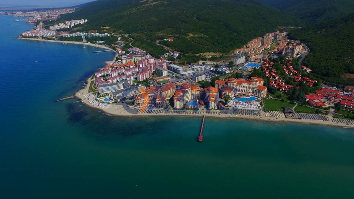 Фото всего курорта Елените и комплекса "Роял Парк", "Виллы Романо".