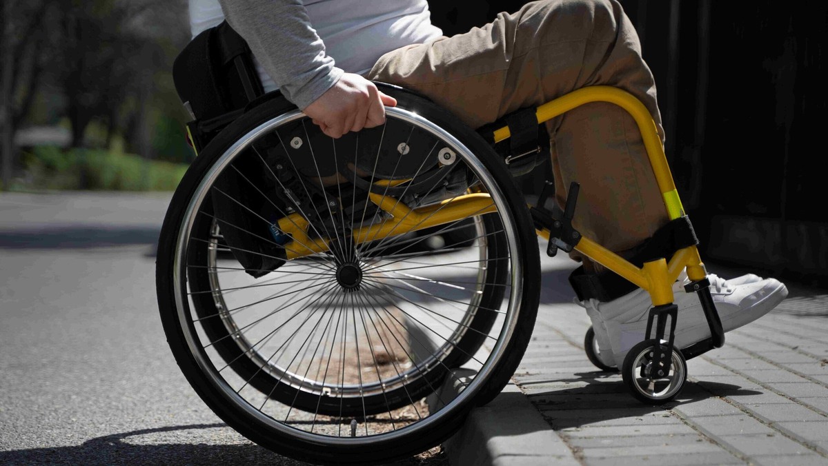    Отказ в доступе куда-либо из-за инвалидного кресла незаконен. Фото: Freepik