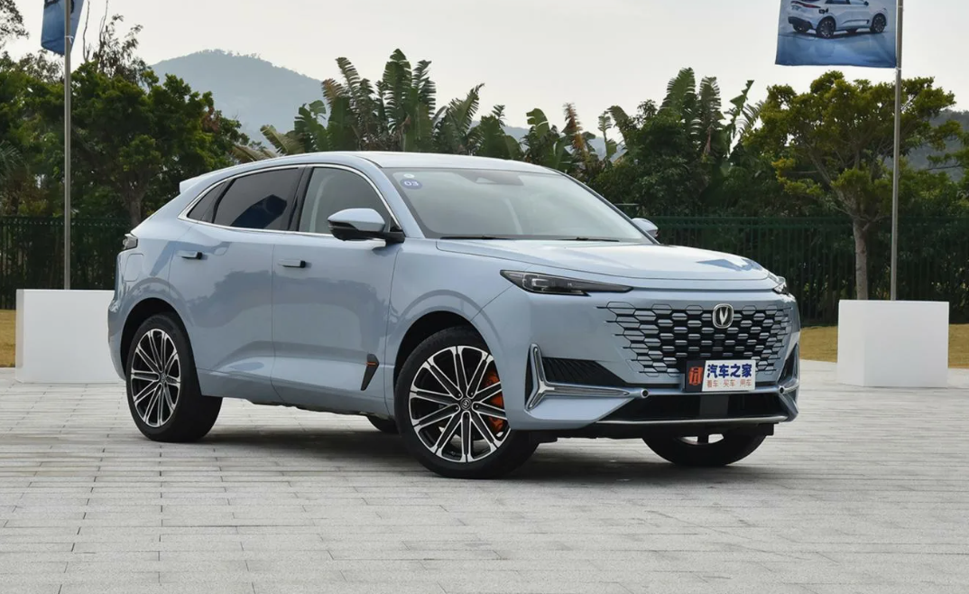 Китаец Changan UNI-K 2023 года выпуска