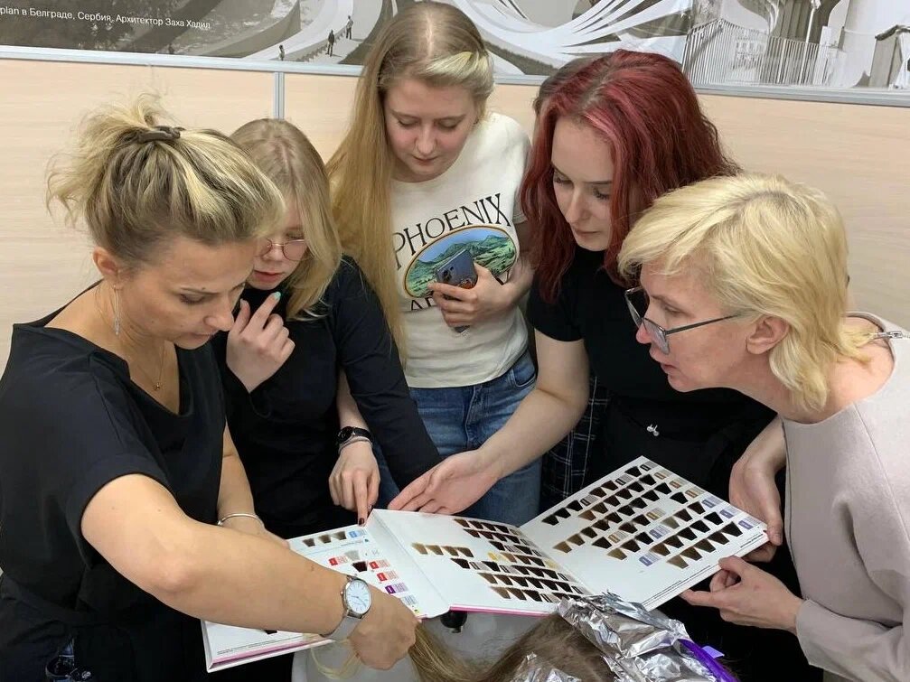 обучение на курсе колористики в Академии "Май"