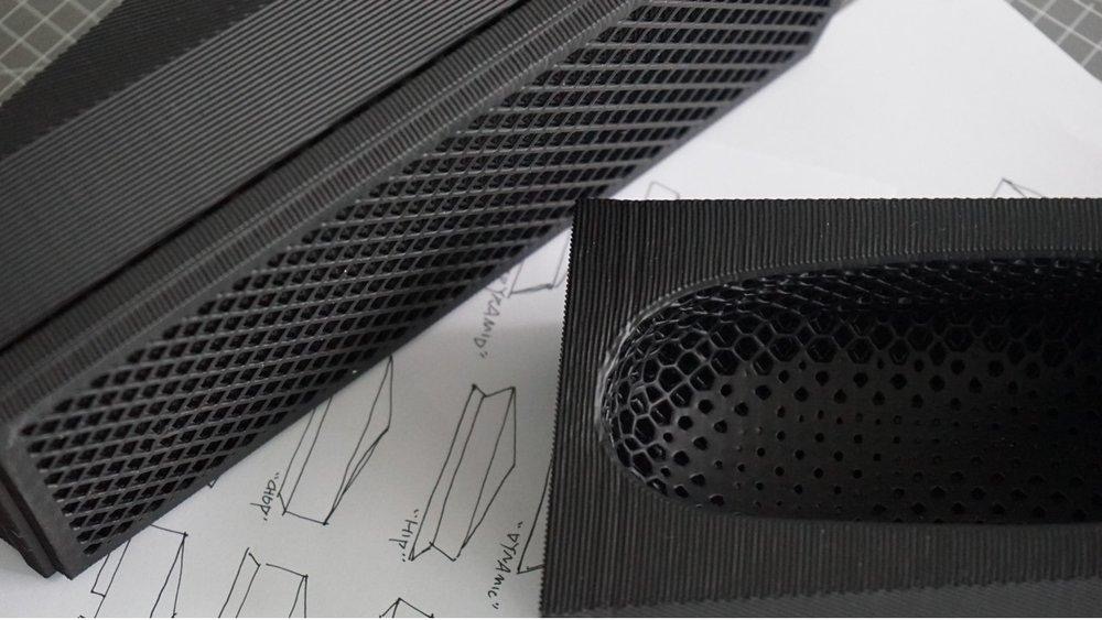 Tesla Cybertruck превратили кроссовки