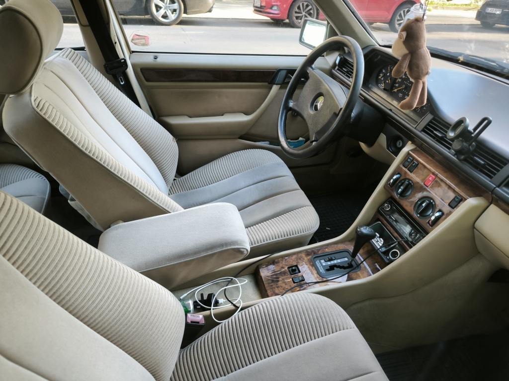 Магнитола, держатель для мобильника, повешенный мишка - новинок явно меньше 20%)