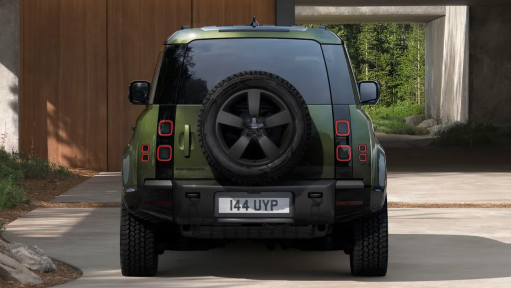 Дефендер обзавелся новой светотехникой.