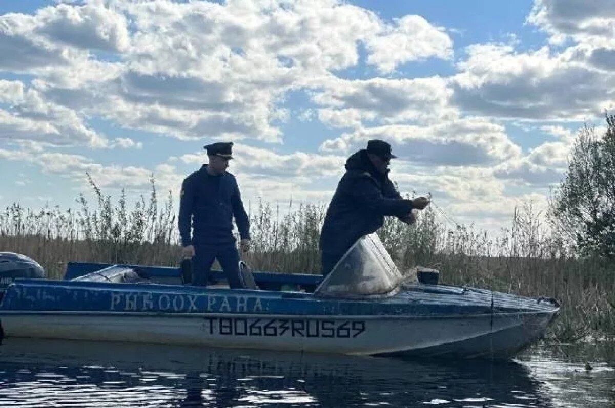    Из водоёмов Тверской области достали 60 метров сетей