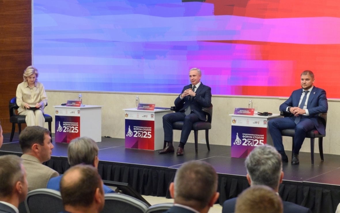 Наталия Хван, Сергей Трухачев, Артем Верховцев (Фото: пресс-служба правительства Воронежской области)