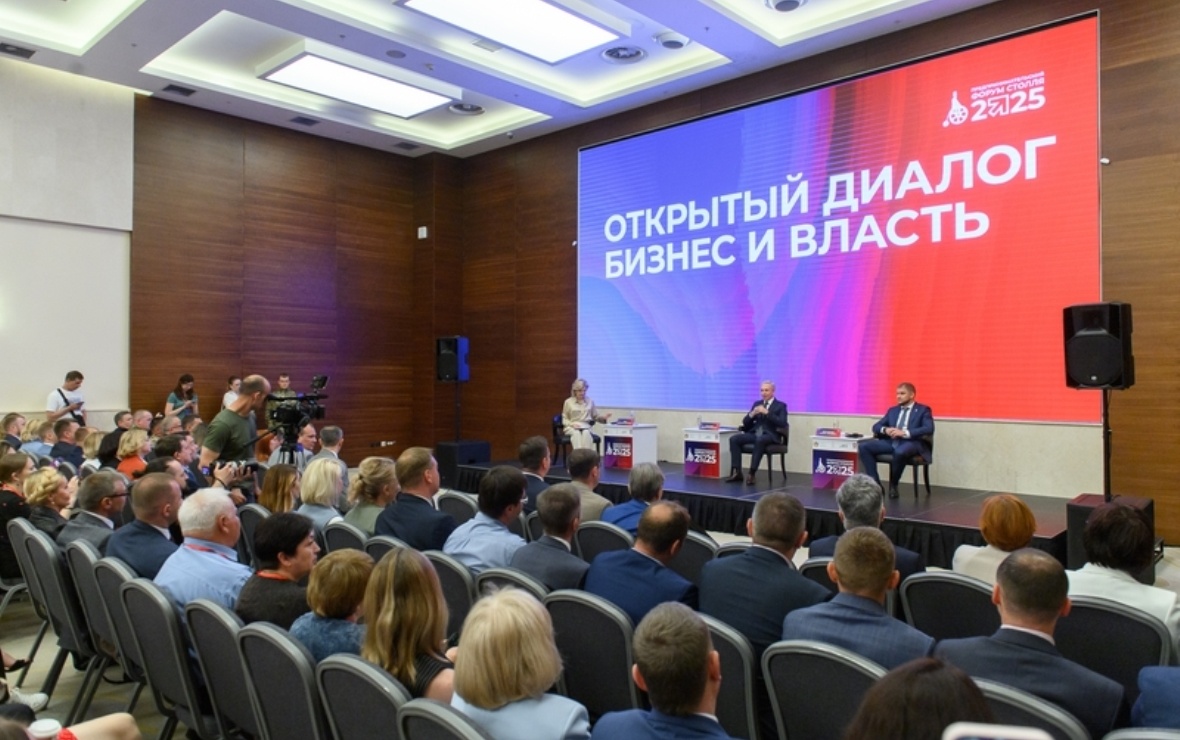 Наталия Хван, Сергей Трухачев, Артем Верховцев (Фото: пресс-служба правительства Воронежской области)