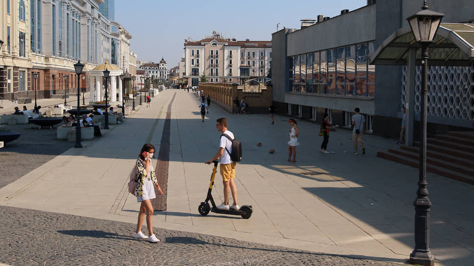 В Казани с улиц вывезли 340 самокатов и велосипедов с неправильной парковкой.📷Фото: Данила Егоров / Коммерсантъ