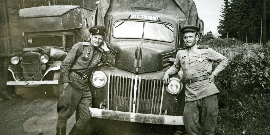 «Останавливаться нельзя, потому что на передовой очень ждали снаряда». Какие подвиги совершили военные автомобилисты Великой Отечественной?