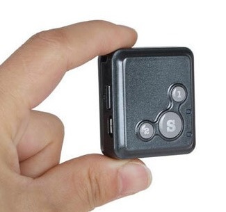 Когда приобретаете трекер - обращайте внимание на то, с какой точностью определяются координаты, надежность фиксации SIM-карты и элементов питания.