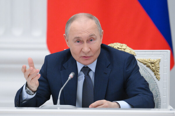 Президент РФ Владимир Путин проводит заседание наблюдательного совета «Россия – страна возможностей», 27 мая 2025 года / Григорий Сысоев/РИА Новости  