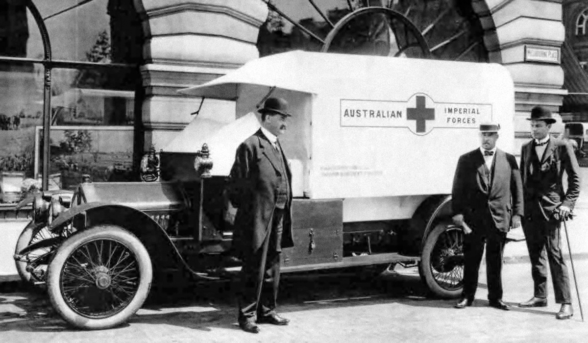 Санитарный автомобиль Crossley 20/25HP австралийской армии. Именно такие предполагалось выпускать в Ярославле