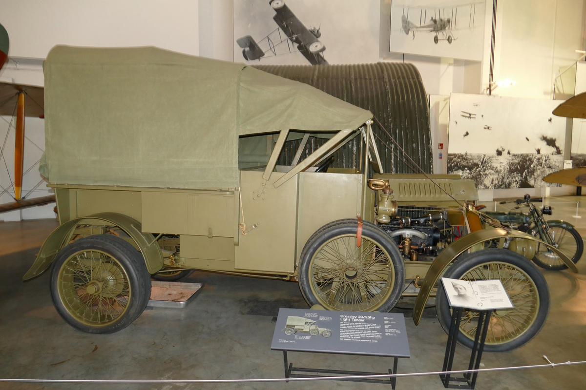 Штабной автомобиль Crossley 20/25 HP в британском Музее Королевских ВВС в Хендоне