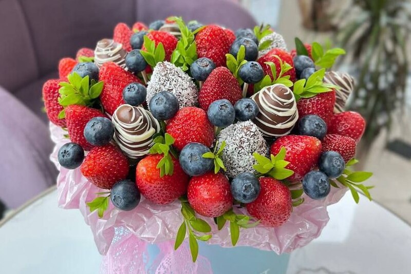 Съедобные букеты идеально подойдут в качестве подарка на Выпускной