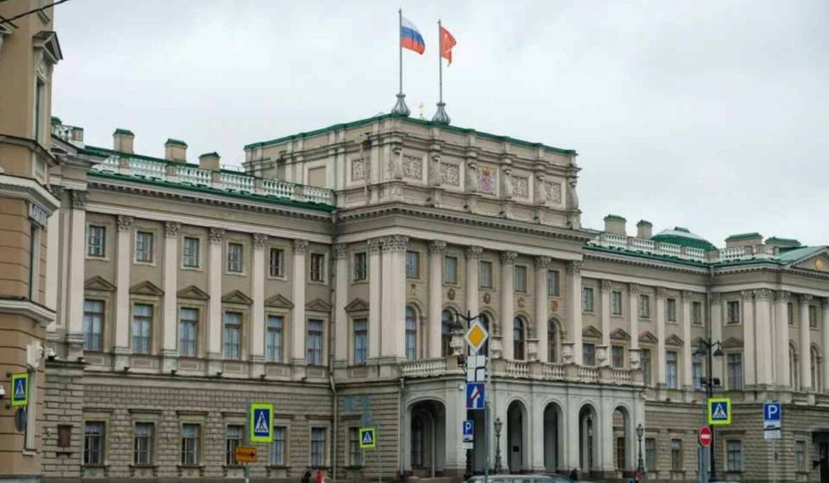     Мариинский дворец. Источник: kp.ru Автор фото: Артем Килькин