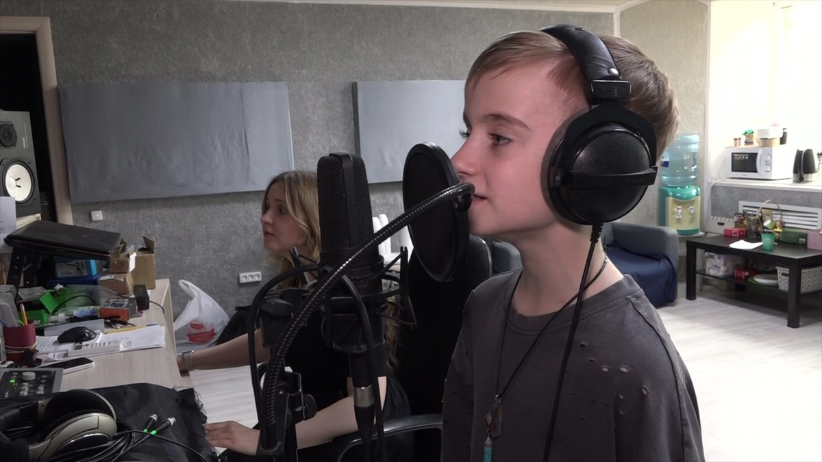 У Димы есть песни собственного сочинения 