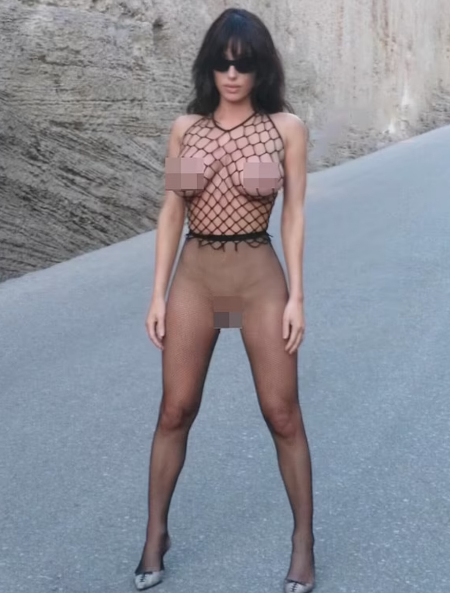    Бьянка Цензори устроила провокационную фотосессиюСоцсети