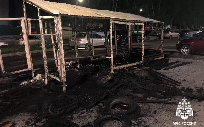    Три машины чуть не сгорели при пожаре на ул. Берша в Ижевске