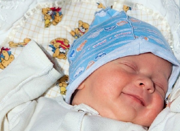 Развитие ребенка в первый год жизни по норме