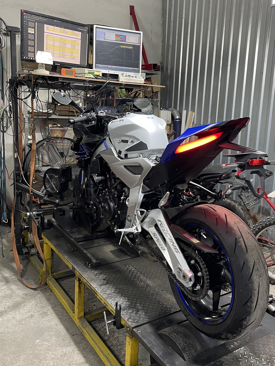 Zontes 703RR на диностенде перед тестами в Казани