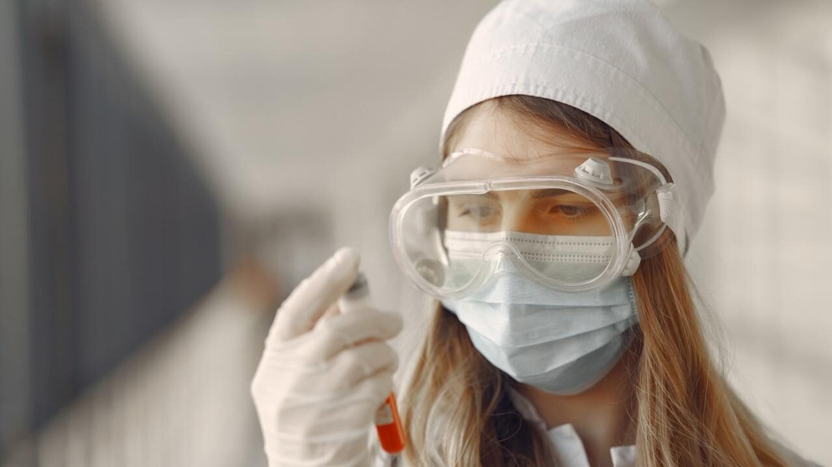    По данным на 27 мая, новый коронавирус диагностировали у четырёх человек. Фото: Freepik