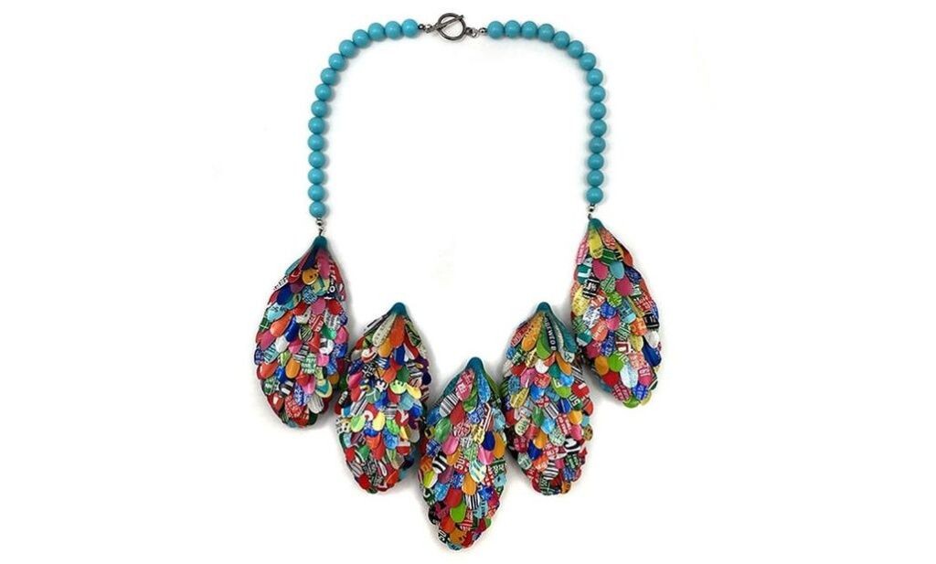 Ожерелье из переработанных банок, Хиннсок Хан, Сеул, Южная Корея