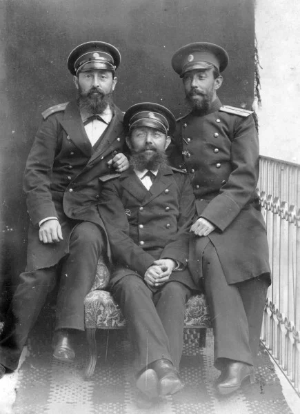 Иосиф Александрович Матусевич (слева) с братьями Николаем и Василием.