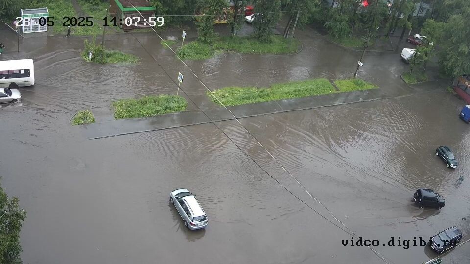    В Бийске затопило улицы после дождя. Источник: vk.com/incident_22