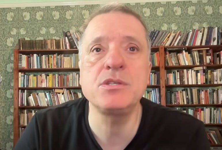 Фото: Prt Scr youtube.com / Alexander Mercouris