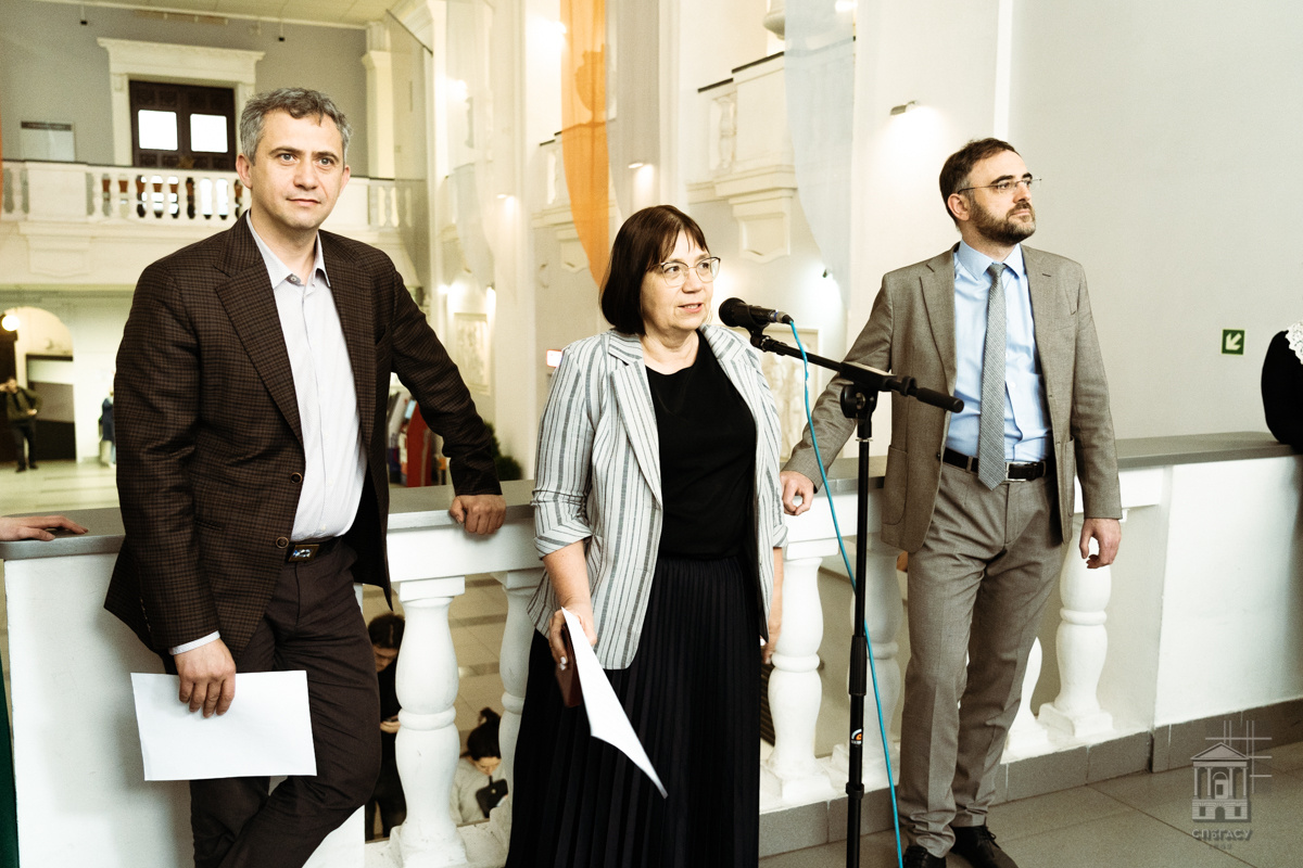 Сергей Лутченко, Екатерина Возняк и Евгений Енокаев открывают экспозицию