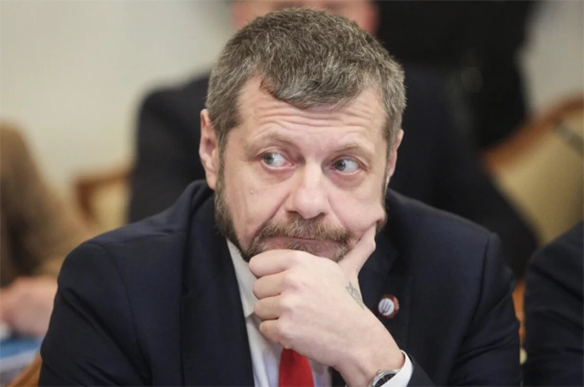    По его словам, Зеленский не может простить его за публикацию журналистских расследований о коррупции на Украине.