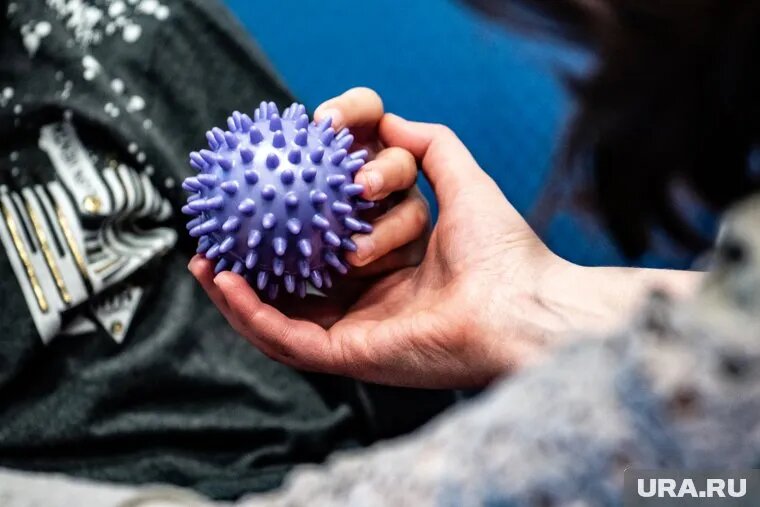 Пермяков просят оплатить услуги няни для мальчика. Фото: Анна Майорова © URA.RU