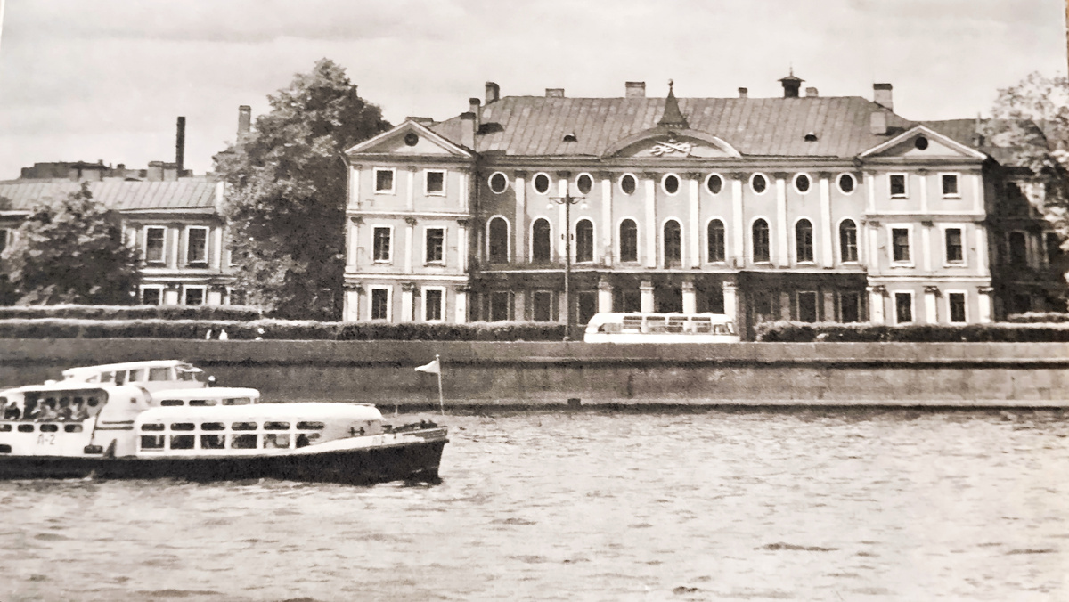 Фотография из книги "Петербург - Ленинград", 1968 года издания.